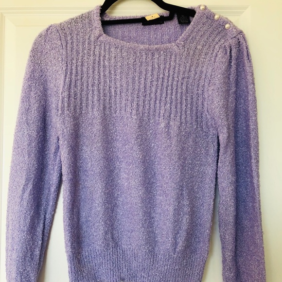 Sweater with simple details - Picture 1 of 4